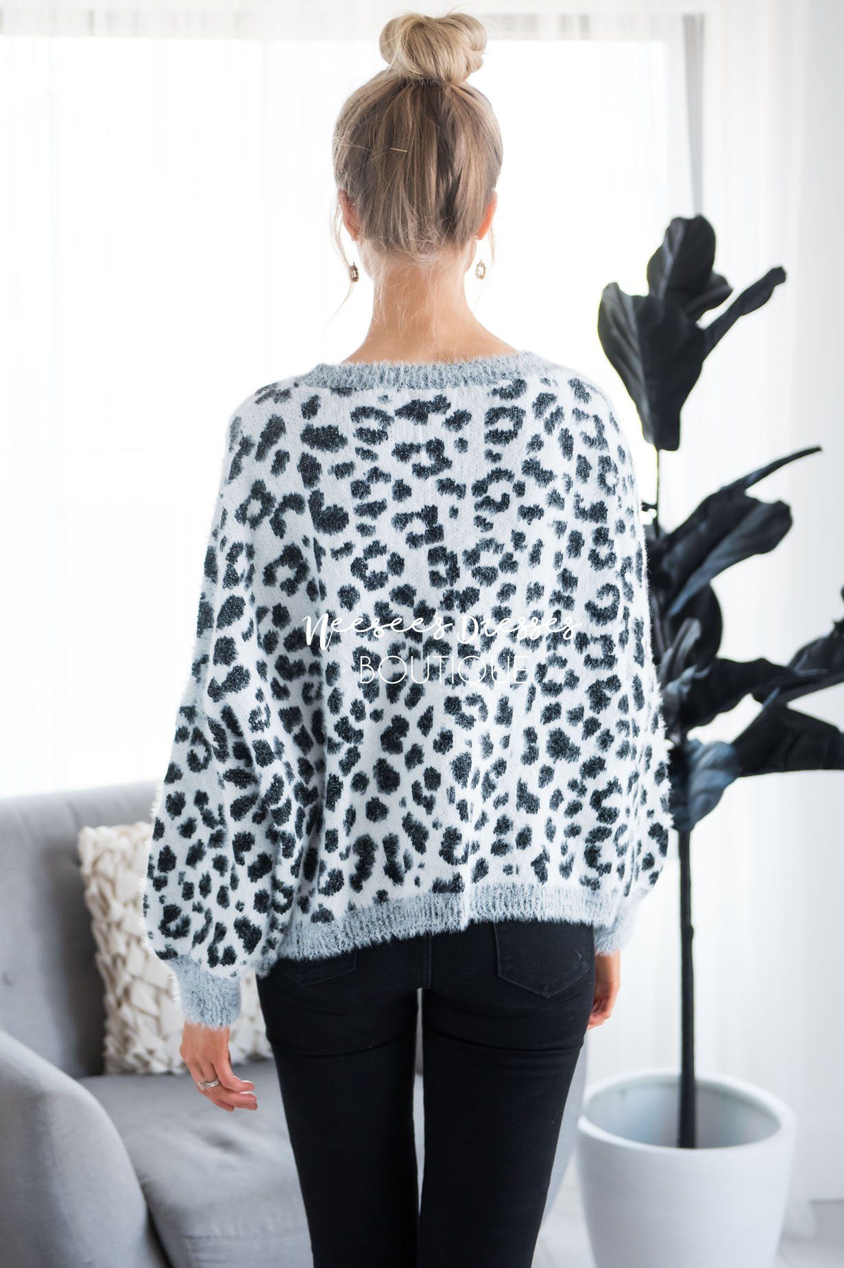 Snowy Leopard animal print sweater Tops vendor-unknown